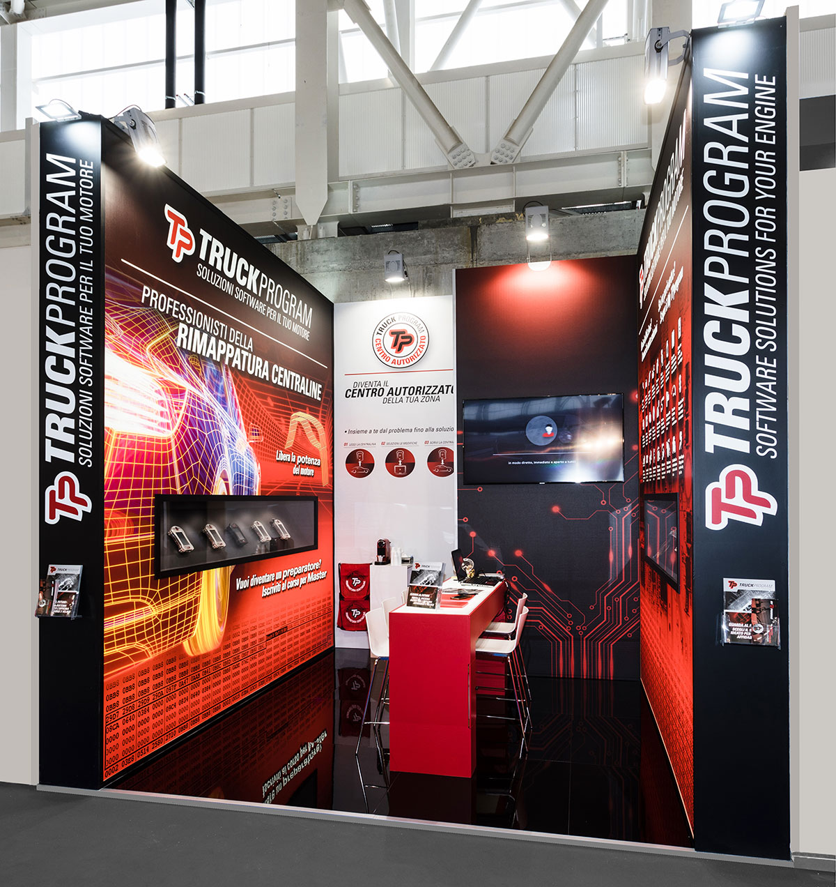 Allestimenti fieristici Eicma Milano casi reali: l'allestimento stand realizzato per Truck Program L'immagine raffigura un caso reale di allestimento fieristico: l'allestimento dello stand Truck Program realizzato da Diquadro in occasione di una precedente edizione della fiera Eicma Milano e anche per Autopromotec di Bologna
