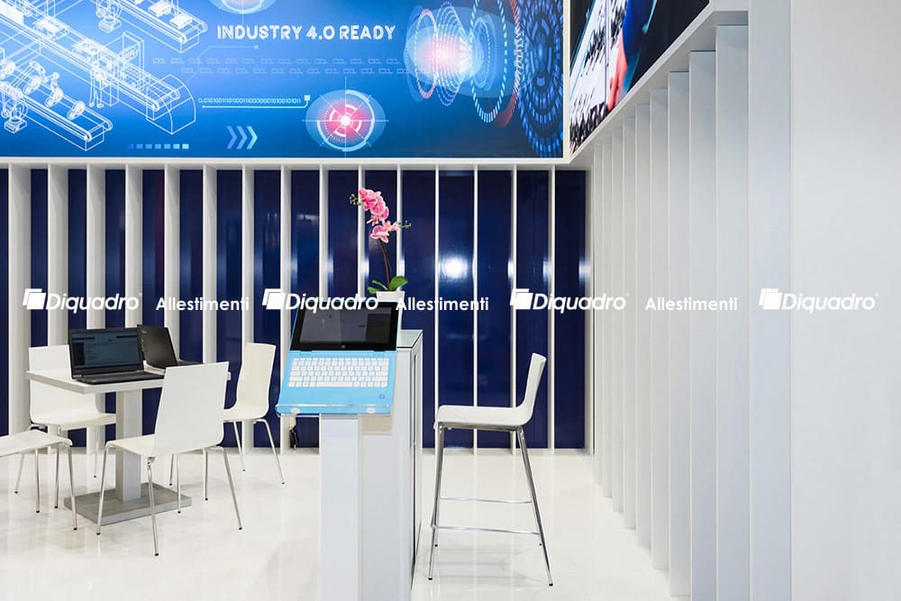 Allestimenti fieristici Mec Spe Parma casi reali: un paricolare dell' allestimento stand realizzato per Neri Motori Come la altre tre foto precedenti, anche questa immagine raffigura il caso reale dell' allestimento stand Neri Motori realizzato da Diquadro allestitori fiere in occasione di una precedente edizione di Mec Spe di Parma. Lo stand è qui ripreso da un punto che ci inquadra il banco ricezione, la zona incontri adiacente e la postazione internet dove i visitatori in visita all' allestimento dello stand possono iscriversi alla newsletter per ricevere altre informazioni su quanto esposto nell' allestimento fieristico e su quanto altro è prodotto da Neri Motori.