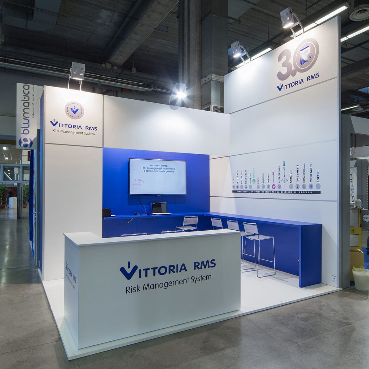 L'immagine raffigura un caso reale di allestimento fieristico: l'allestimento dello stand SI&T realizzato da Diquadro in occasione di una precedente edizione della fiera Saie di Bologna.