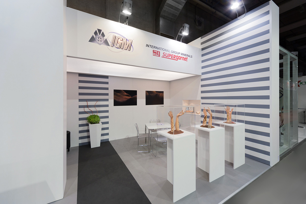 La foto mostra uno stand allestito per la mostra Marmomac di Verona